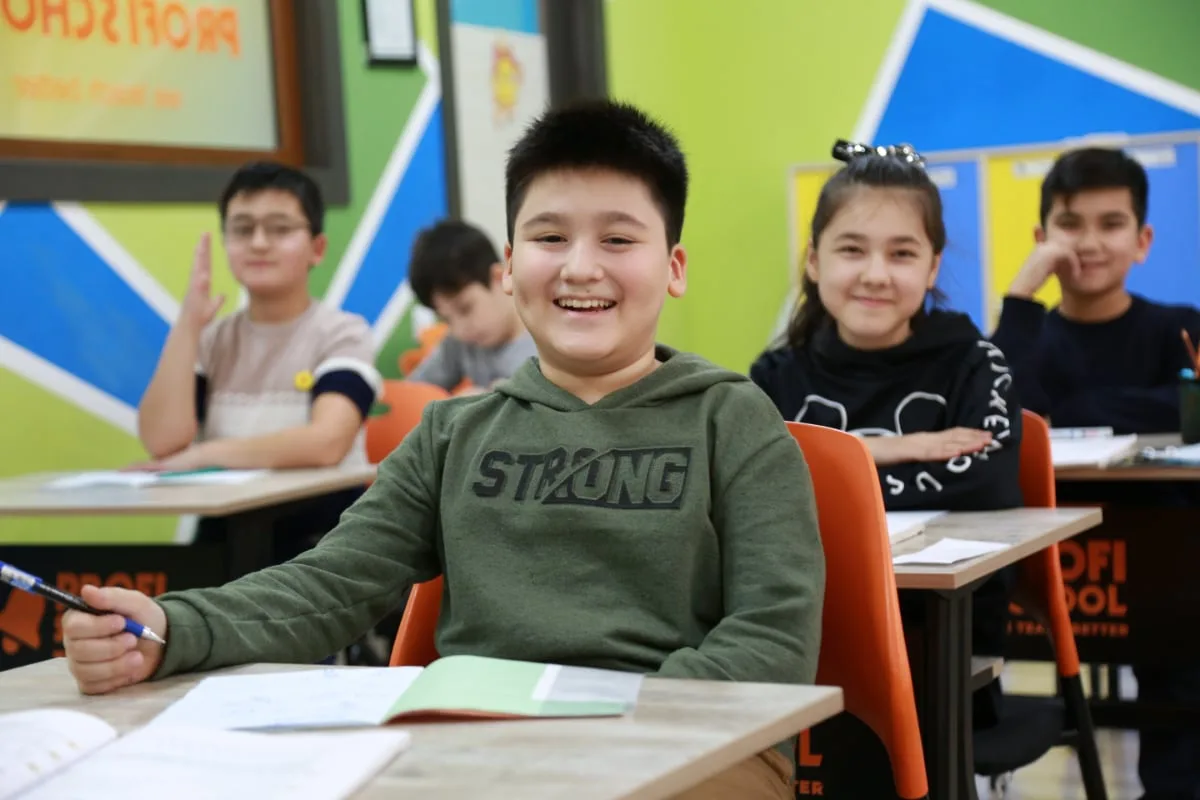 Учеба юных футболистов в школе